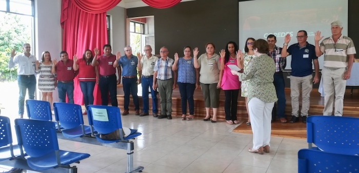 María del Milagro Muñoz Bonilla, Directora del Área de Planificación Regional del MIDEPLAN juramentó a los miembros del nuevo directorio