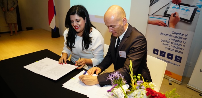 El contrato firmado por Jörg Faust, Director del Instituto Alemán de Evaluación de la Cooperación para el Desarrollo (DEval, por sus siglas en alemán) y por la ministra María del Pilar Garrido Gonzalo, tendrá vigencia desde el 1° de enero de 2019 y hasta el 31 de diciembre de 2020