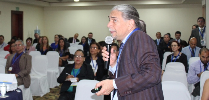 En el eje del saber tuvo lugar la exposición de Luis Román Hernández, gerente del Área de Modernización del Estado del Ministerio de Planificación Nacional y Política Económica.