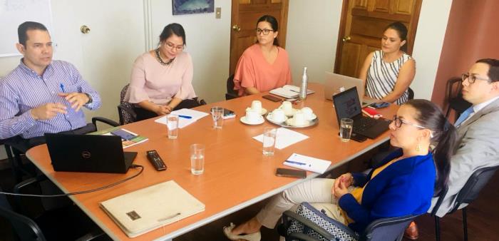 Presentación del Plan de Evaluación a los jerarcas Pamela Castillo, Viceministra del MINAE y Daniel Soto, Viceministro del Mideplan.