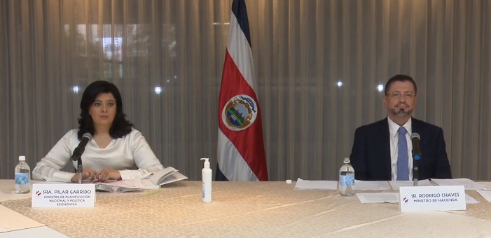 Pilar Garrido y Rodrigo Chaves presentaron presupuesto extraordinario ante Asamblea Legislativa