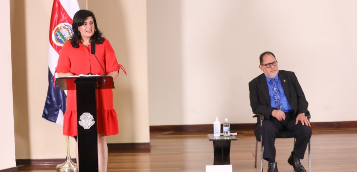 Pilar Garrido presentó proyecto de ley de empleo público