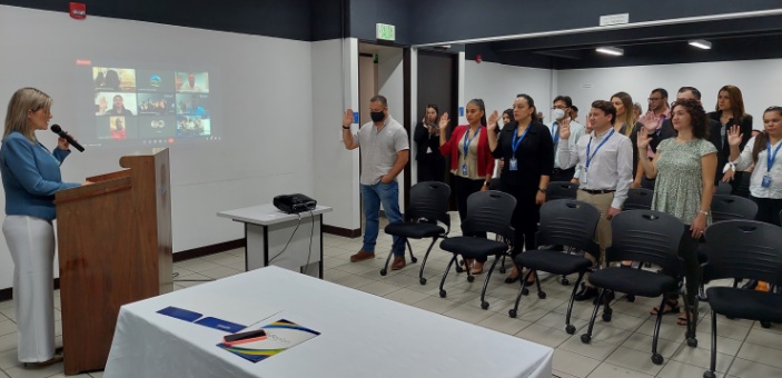 Ministra juramentó funcinarios