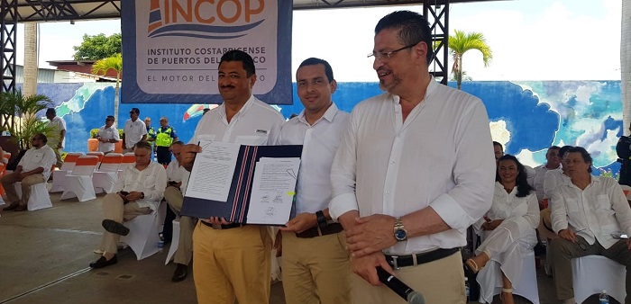 Firma del convenio de transferencia no reembolsable entre el Fondo de Preinversión del Mideplan e INCOPESCA