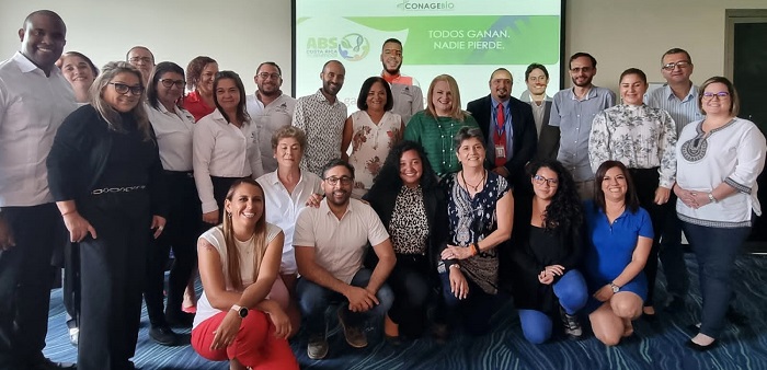 Contrapartes de ambos países participando en el intercambio de experiencias en la aplicación de principios ABS de Costa Rica.