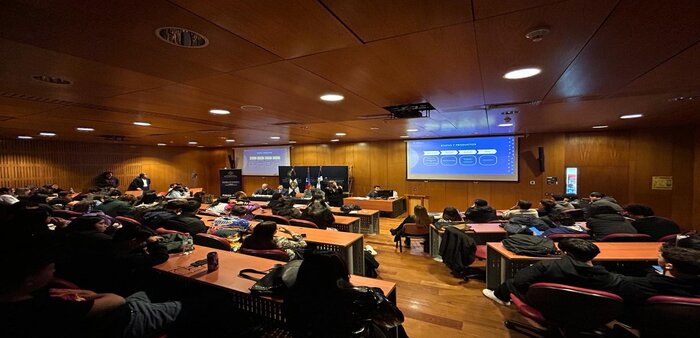 Ministra destaca avances en Modernización del Estado en conferencia en la Universidad San Sebastián