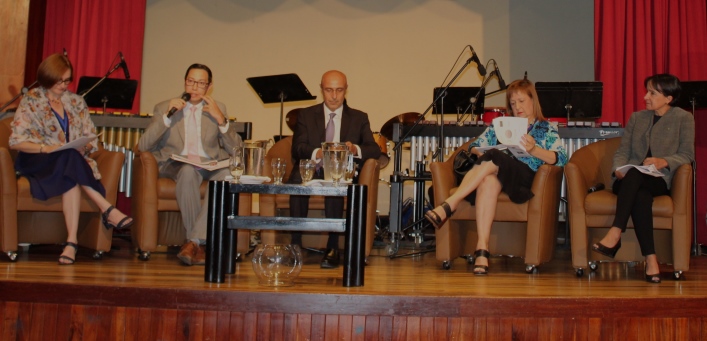 Participantes en la Mesa Redonda "Perspectivas de la eficiencia pública de cara a la ciudadanía"