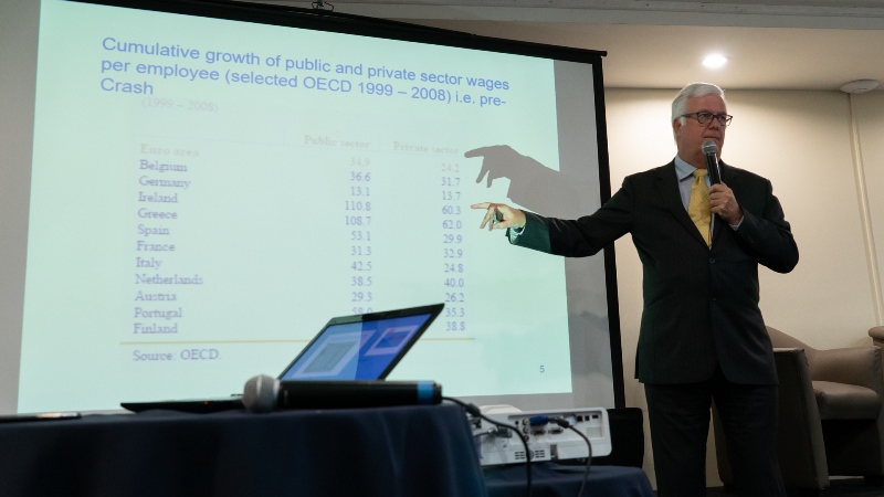 Malcolm Green, consultor en administración, especializado en reformas del sector público.