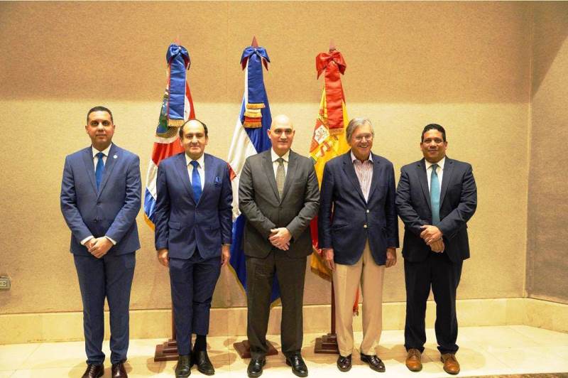 Autoridades participantes en el Acto de Apertura