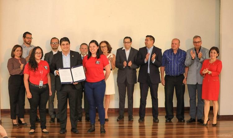 Firma decreto creación del Sistema Nacional de Empleo