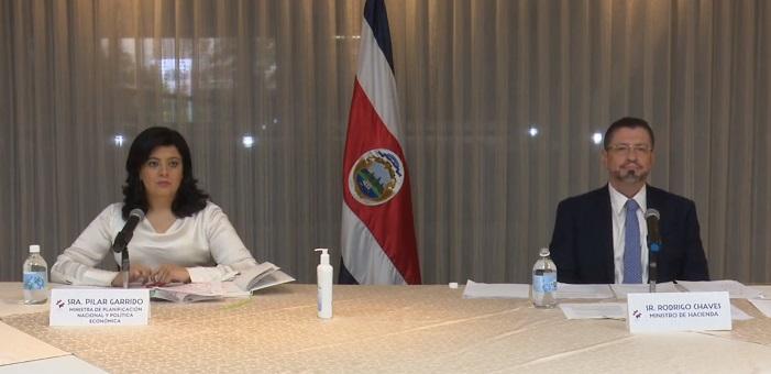 Pilar Garrido y Rodrigo Chaves presentaron presupuesto extraordinario ante Asamblea Legislativa