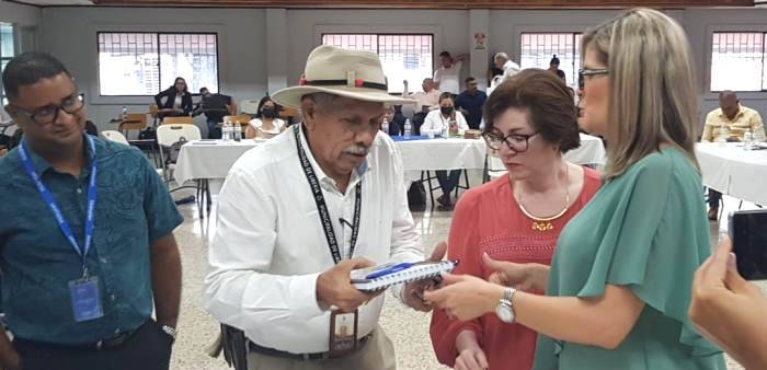 Reunión en Nicoya con fuerzas vivas y autoridades regionales